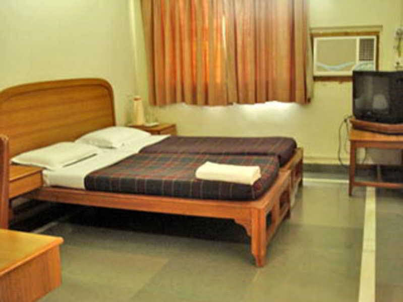 Hotel Meru Pune Exterior foto